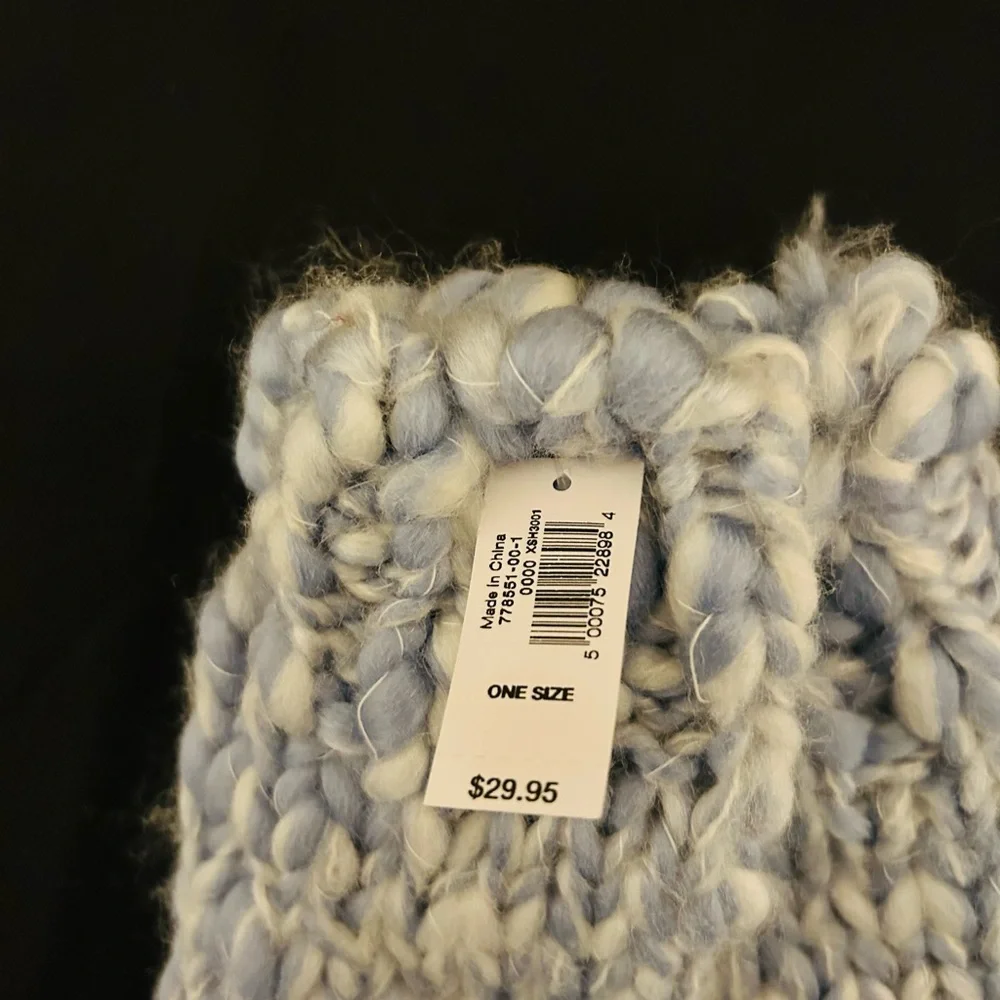 NWT  GAP Blue And White Chunky Knit Mittens-One Size